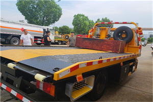 润州附近拖车电话号码服务